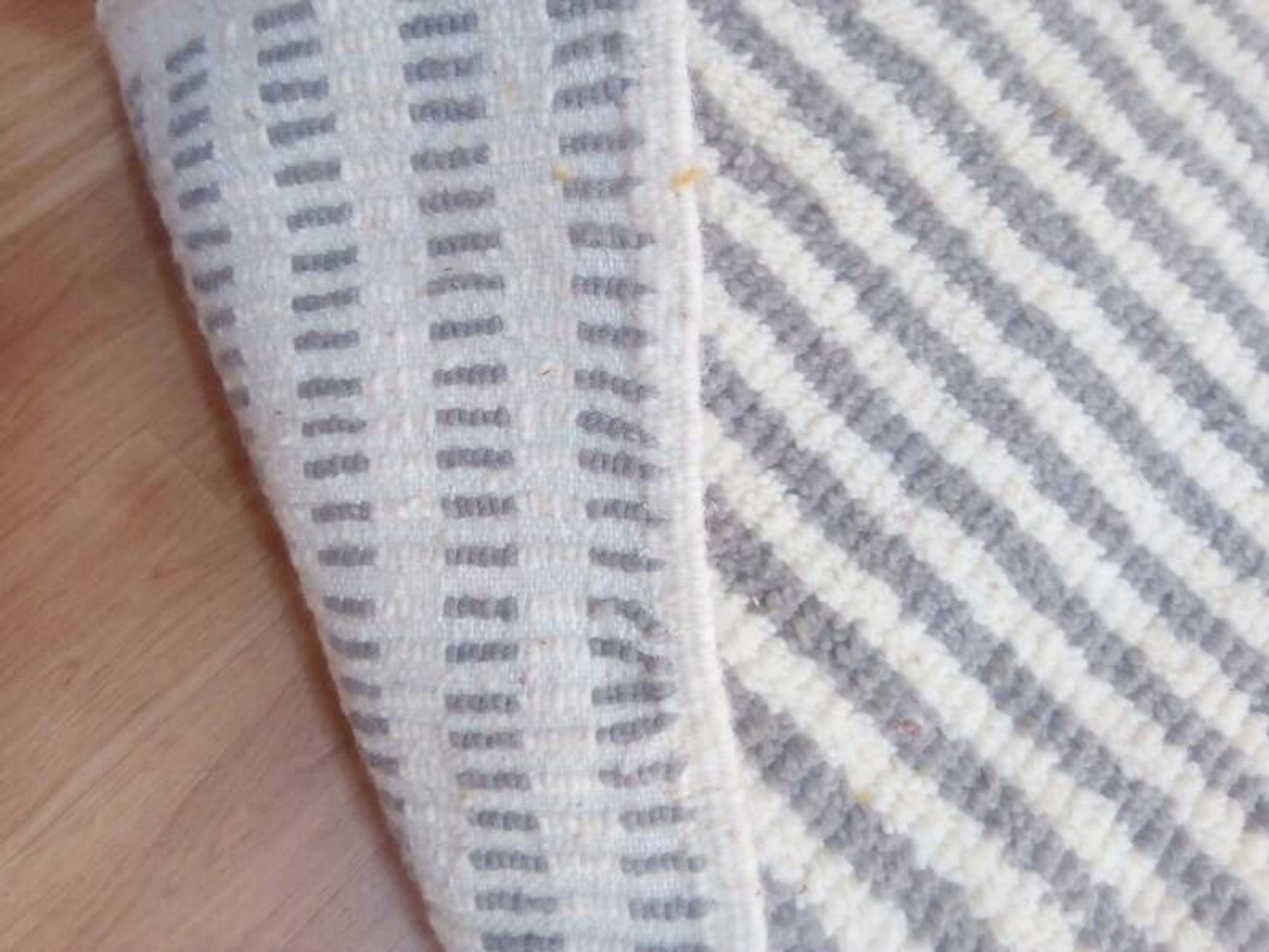 Grey Moroccan rug made of hand-woven wool - handmade rug - 252 x 163