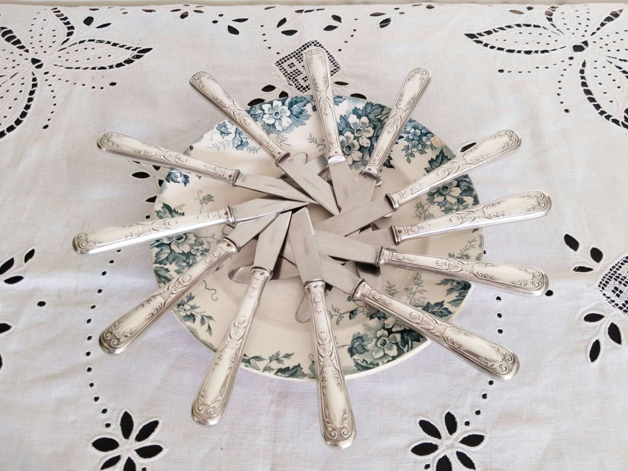 Set of 12 vintage knives, stainless steel blade and silver handle + box
