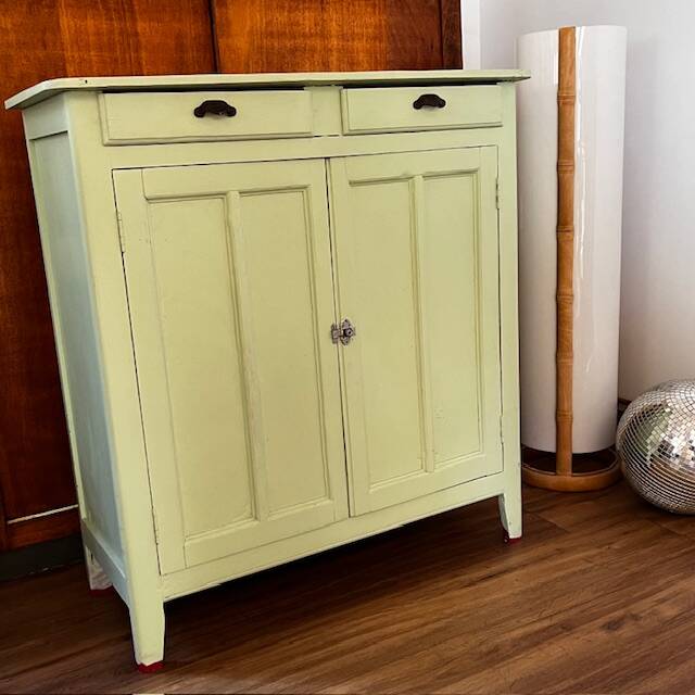 Green Parisian Buffet