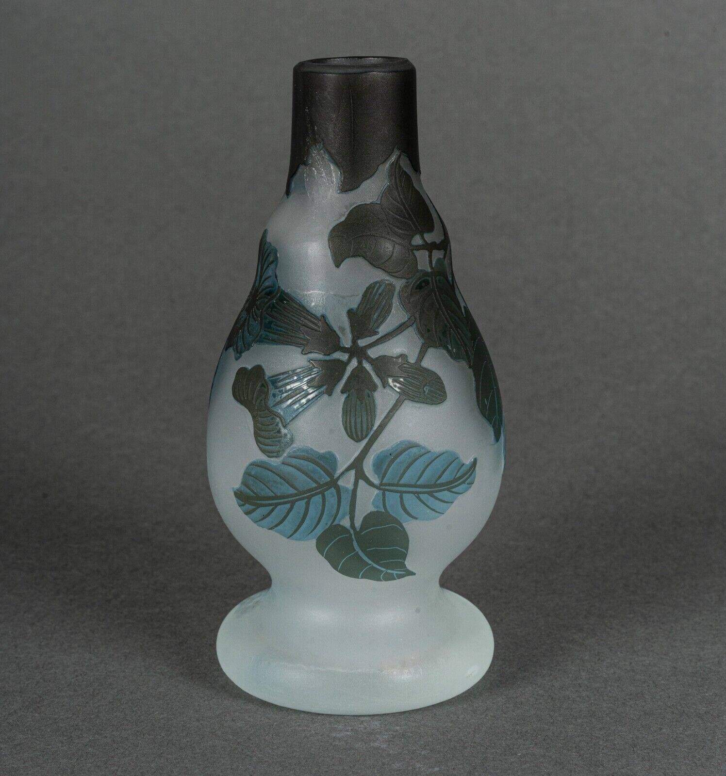 Vase in glass paste Muller Frères Lunéville foot shower floral decor