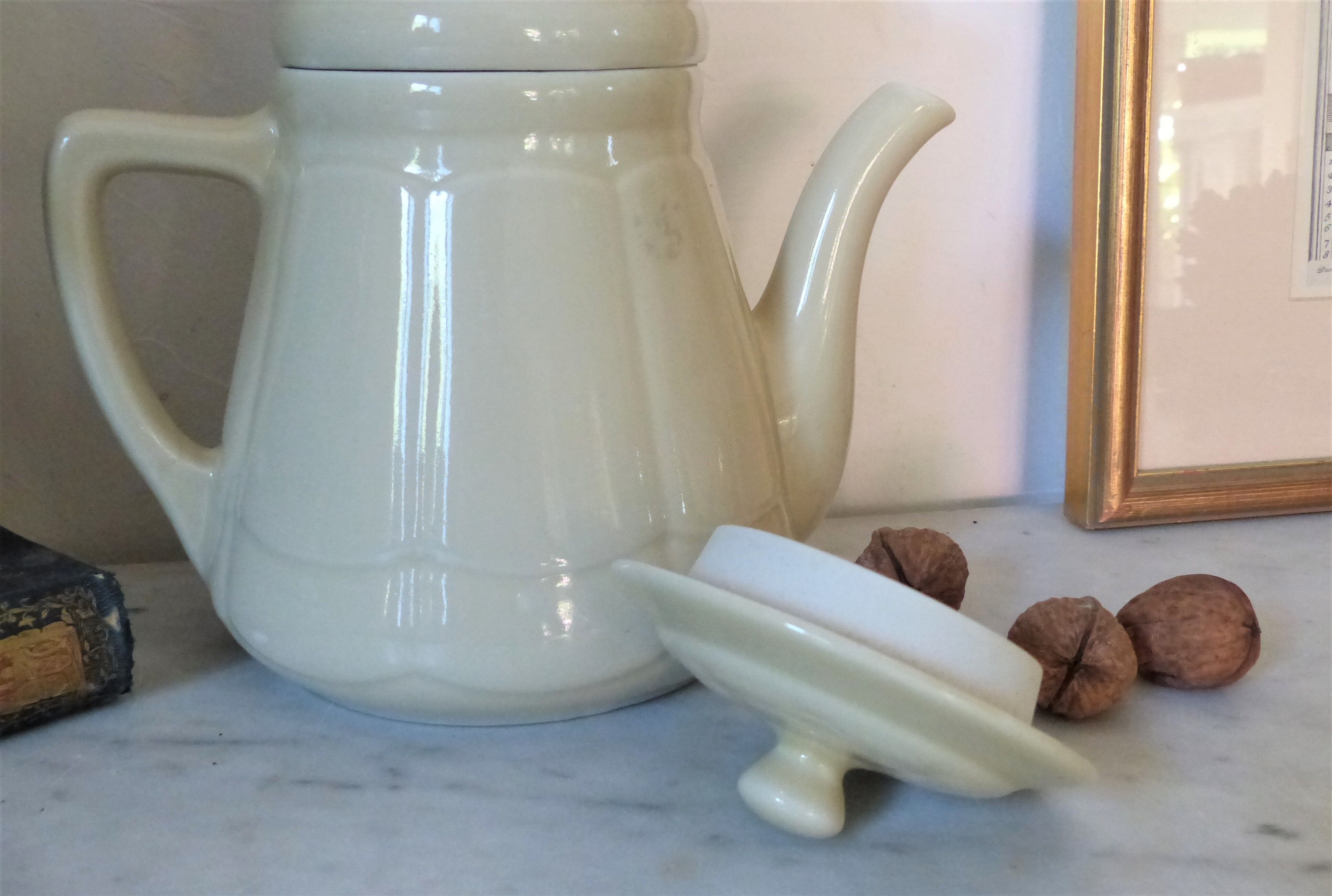 Enamelled ceramic teapot