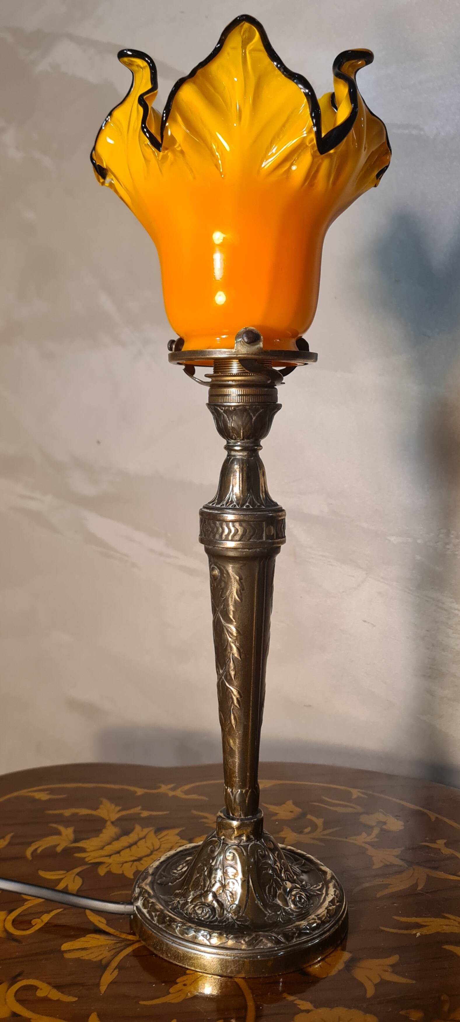 Bronze lamp signed SR 1900, yellow opaline tulip shade edged in black, Loetz, 38x14