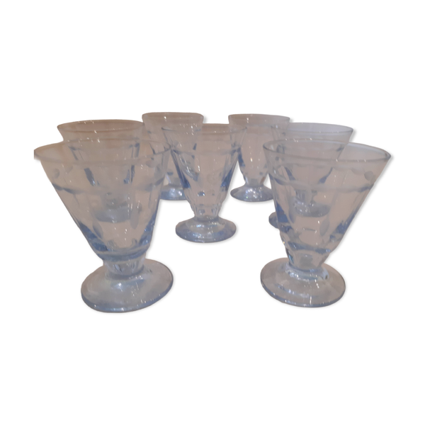 Lot de 7 petits verres à alcool en cristal très finement ciselé bleu.