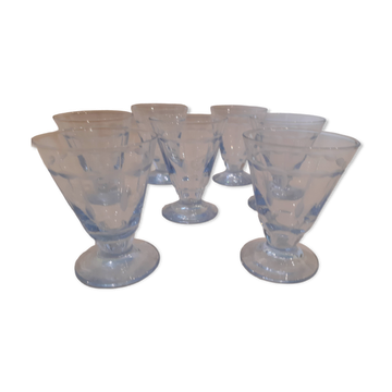 Lot de 7 petits verres à alcool en cristal très finement ciselé bleu.