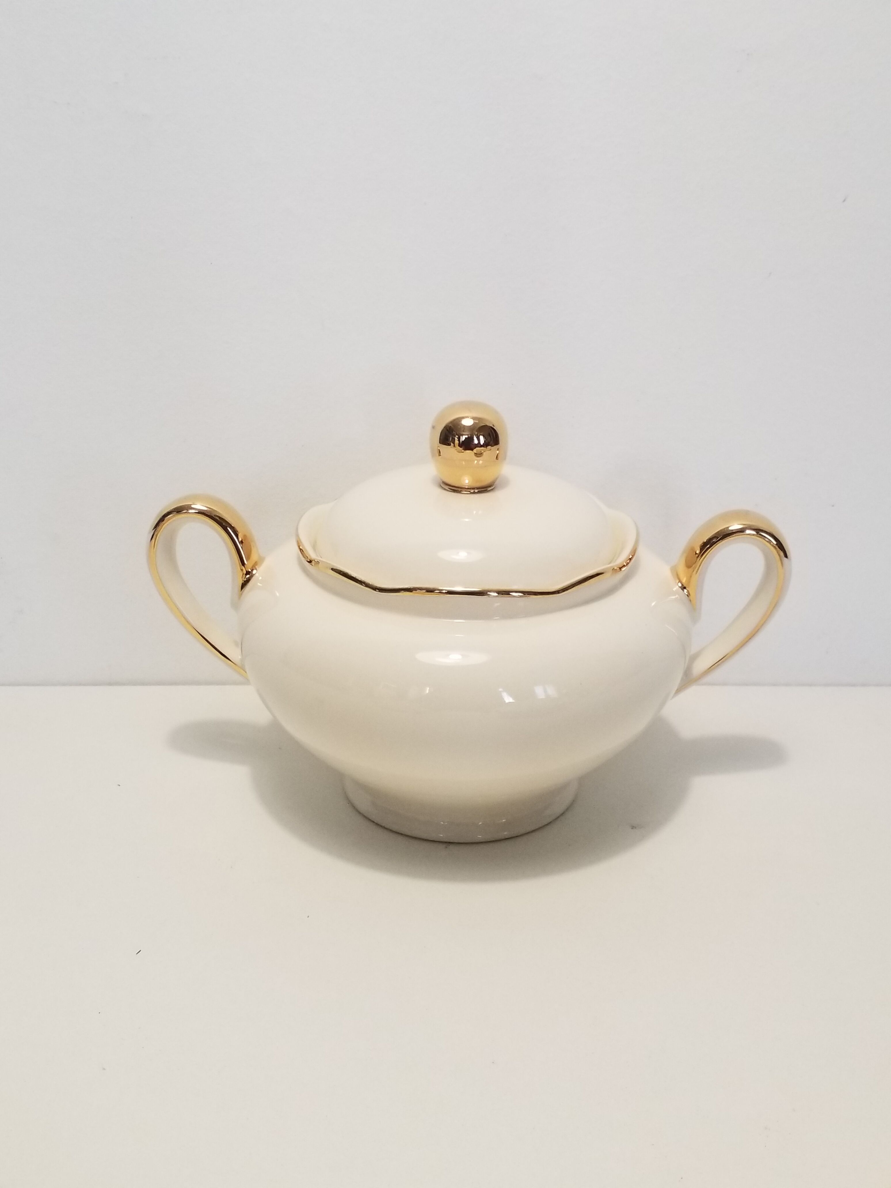 Tea service in earthenware, by Villeroy and Boch, Rhône model.