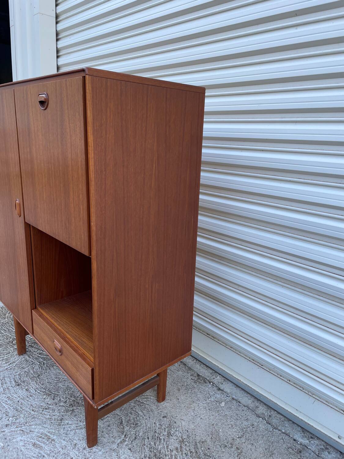 Fristho secretary cabinet