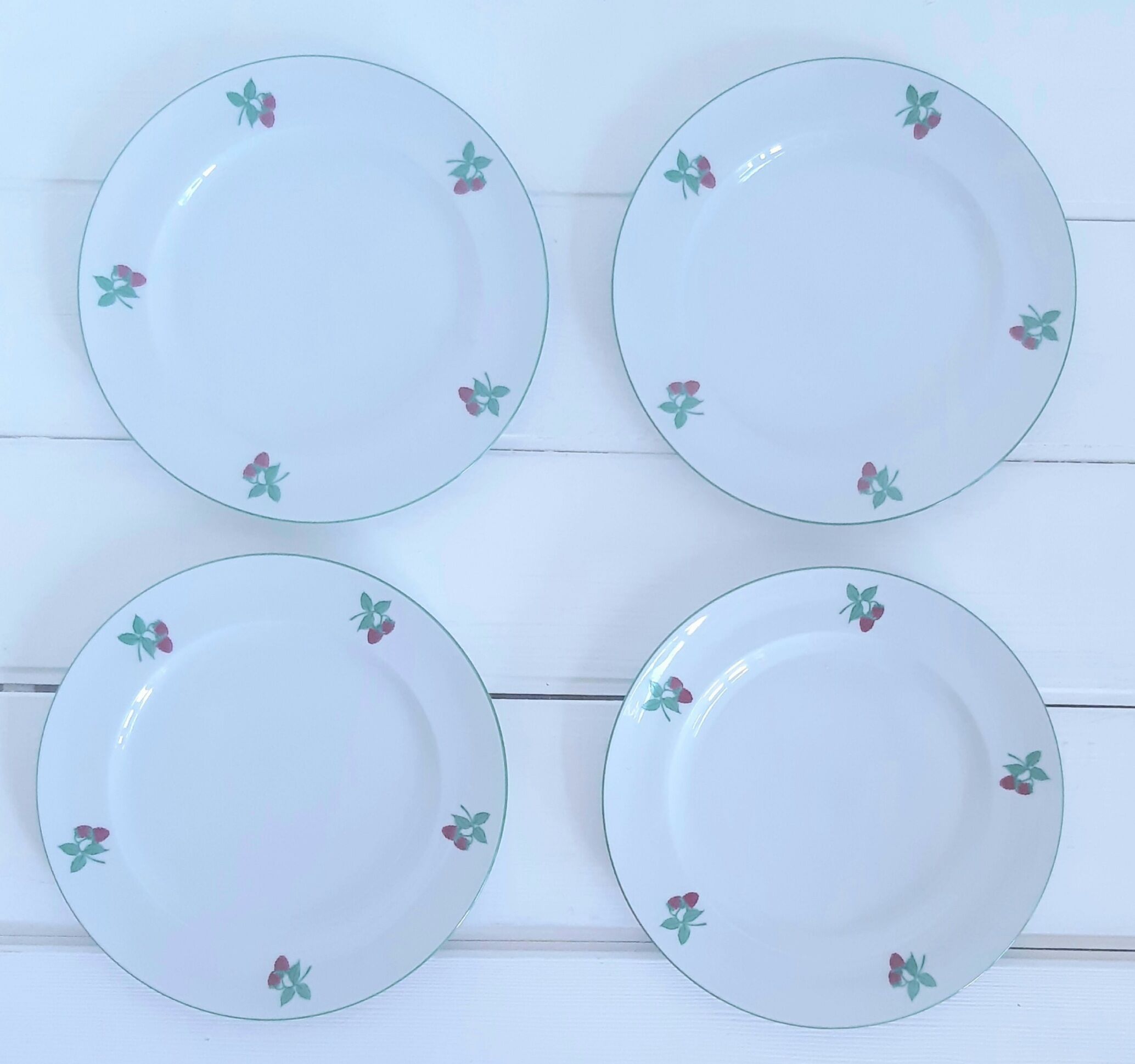 4 dessert plates