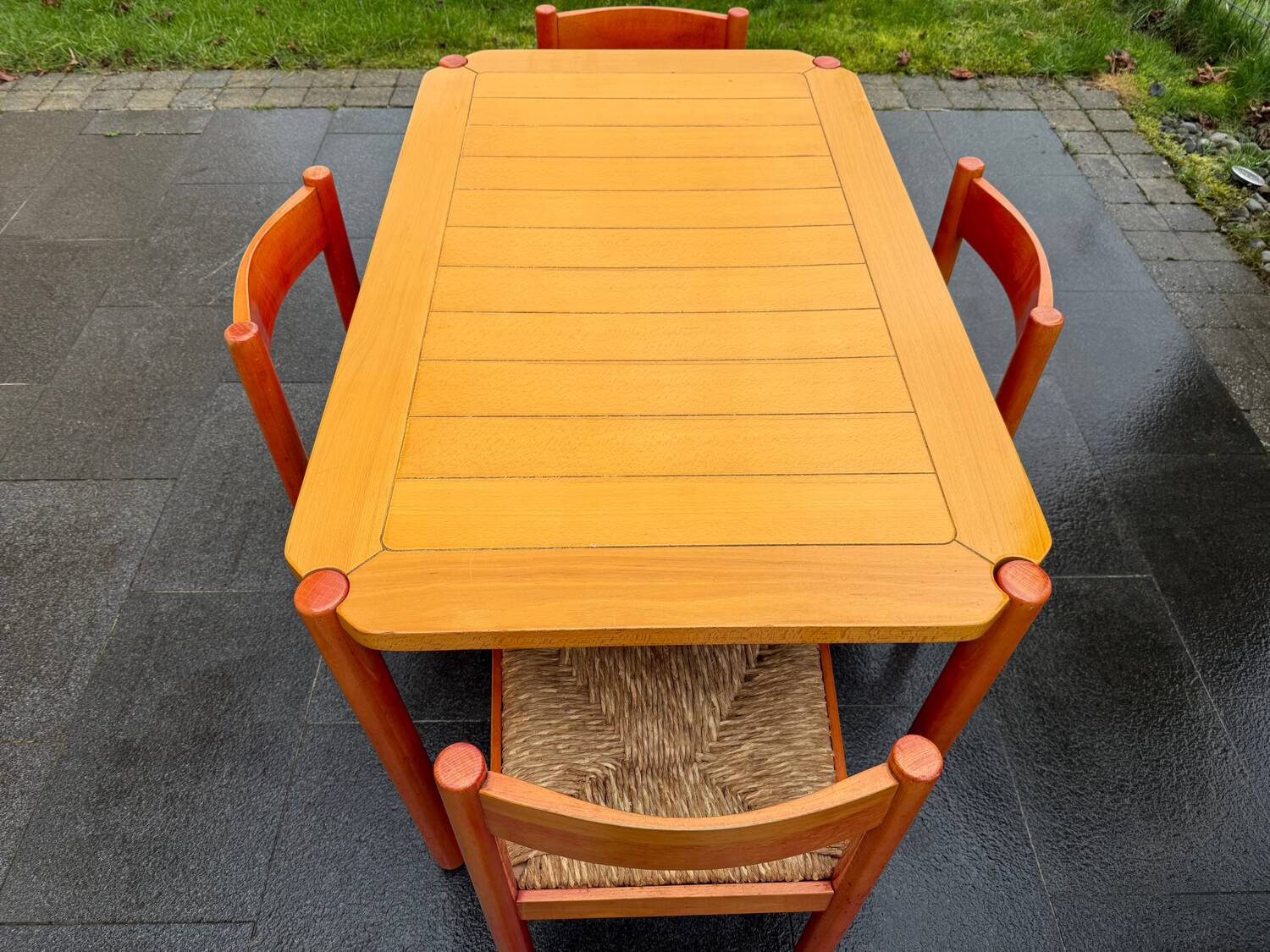 Lot of dining tables and 4 Vico Magistretti chairs from 1960.