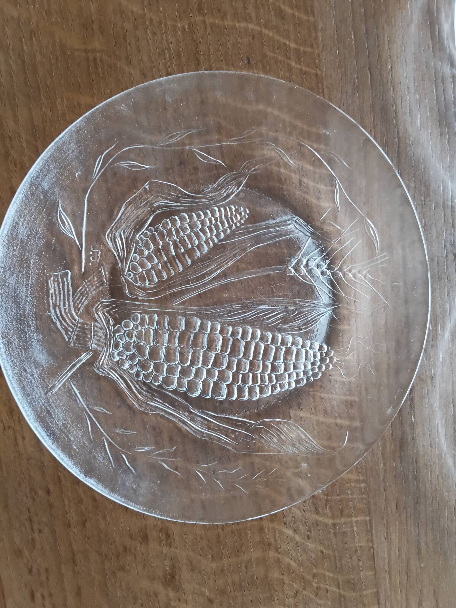 Set of six Duralex dessert plates.
