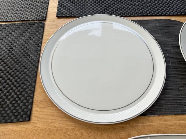 Bernardaud Limoges table service platinum model, 45 pieces