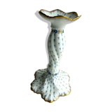 Bougeoir en porcelaine de Limoges forme fleur décorée d'un semis de fleurettes