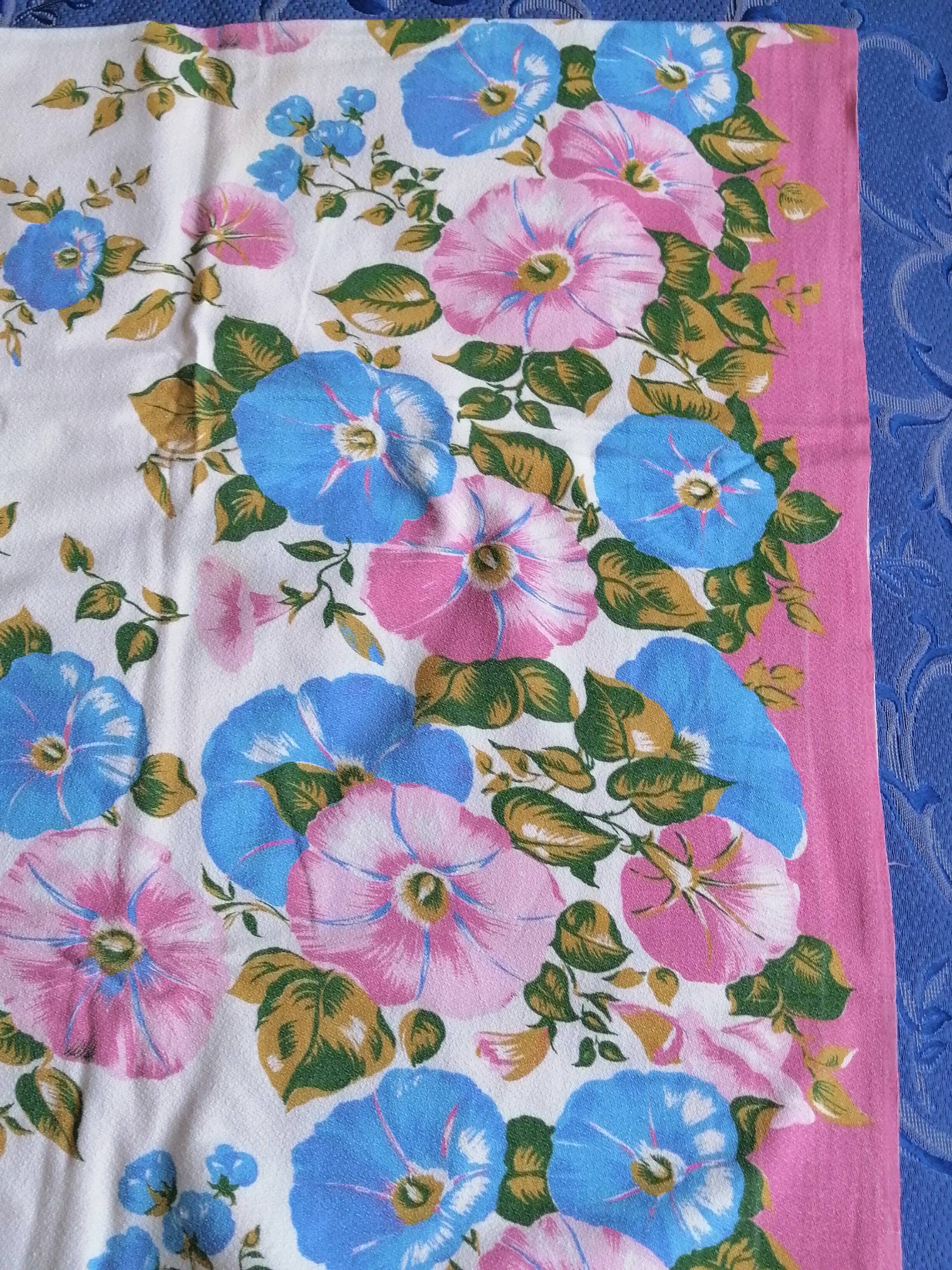 Lot 1 tablecloth & 11 country towels