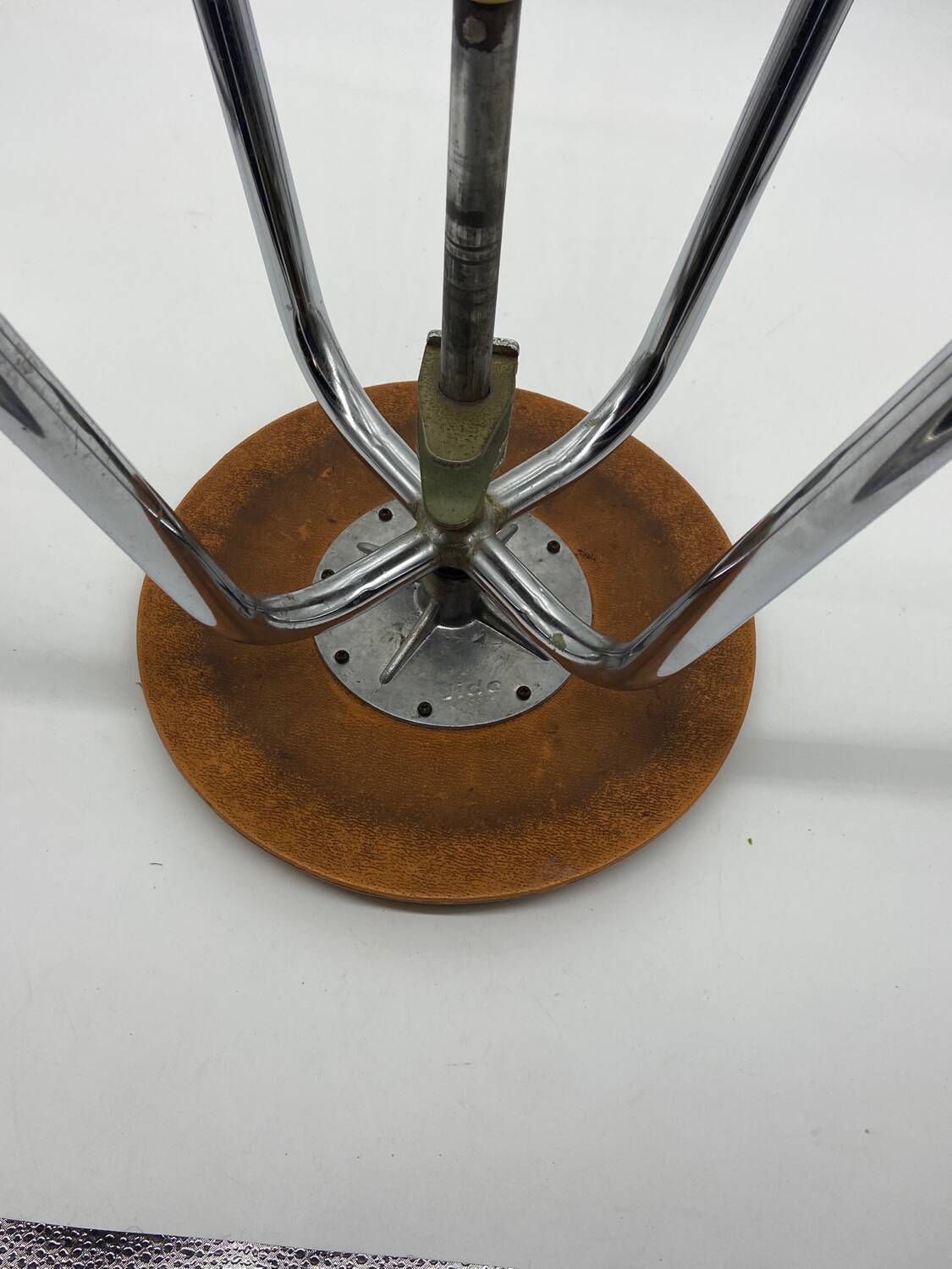 JIDE Limoges workshop / industrial stool leather / chrome metal