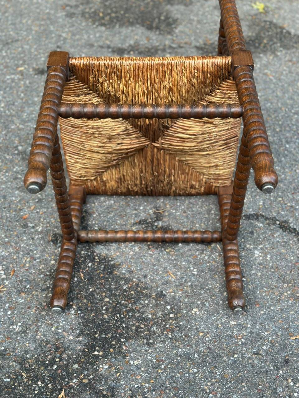 Brutalist corner chair in turned wood with straw bobbins, 1960.
