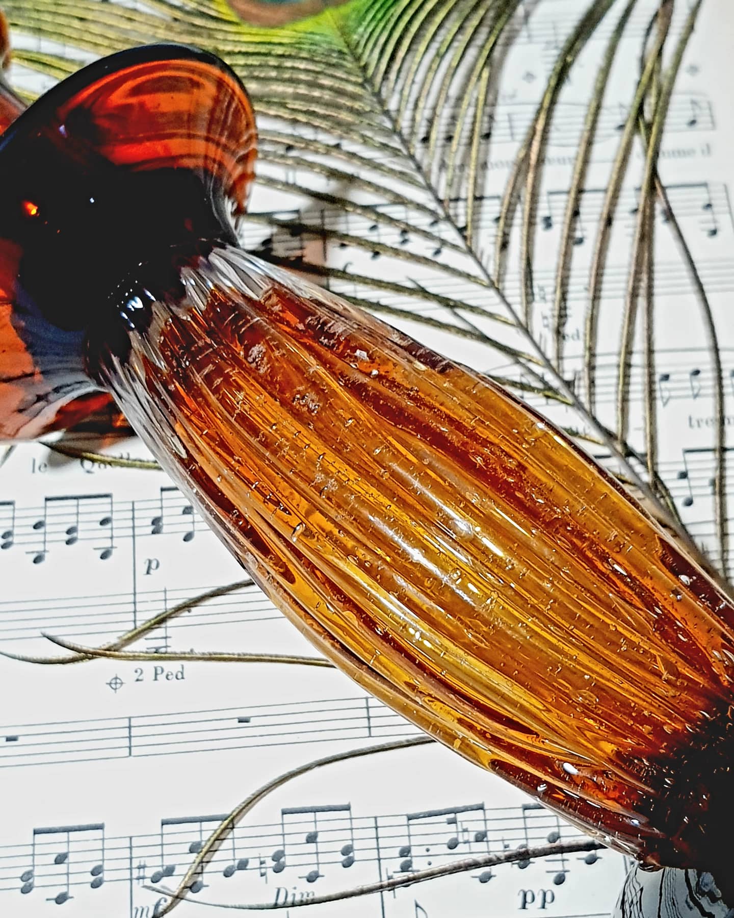 Lot of 2 amber glass candlesticks blown bubbled