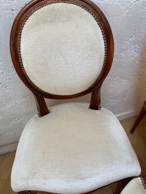 Series of 4 medallion chairs