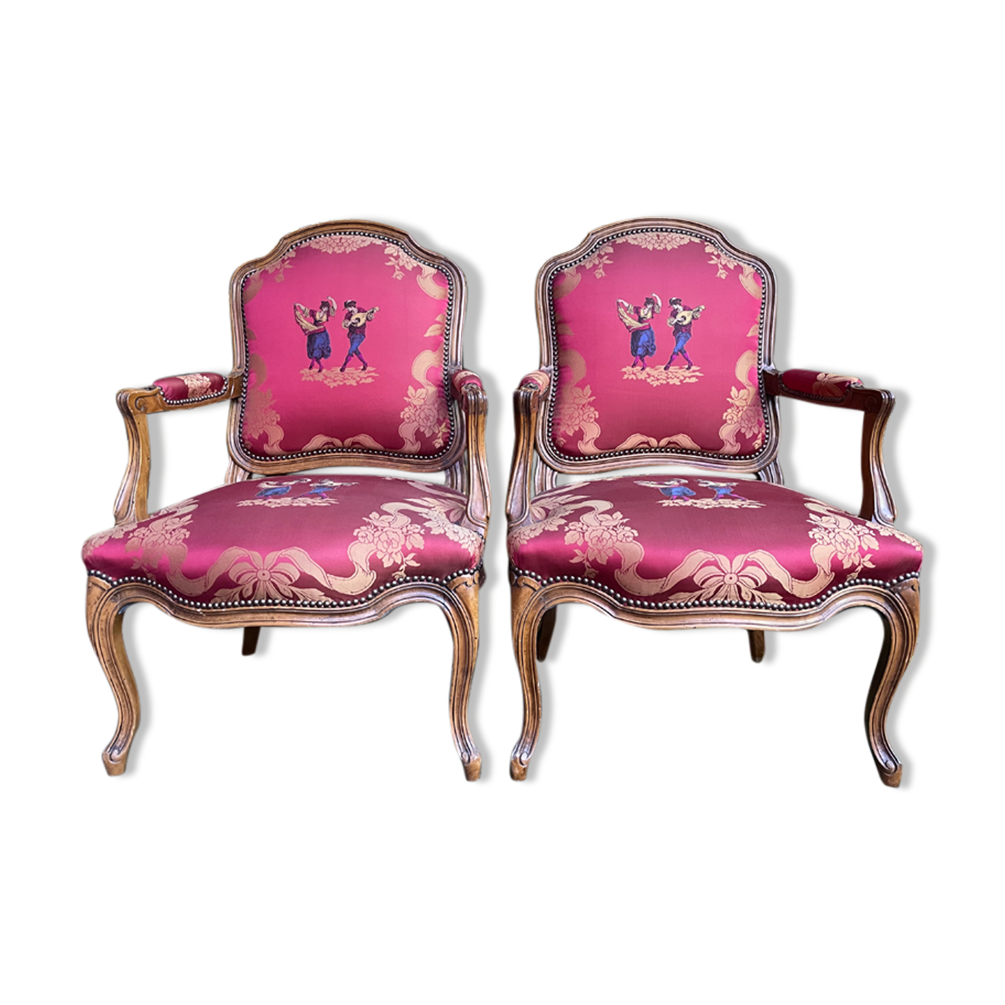 Paire de fauteuils cabriolets de style Louis XV
