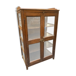vitrine de style apothicaire