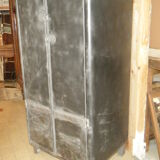 Cloakroom steel rounded corners