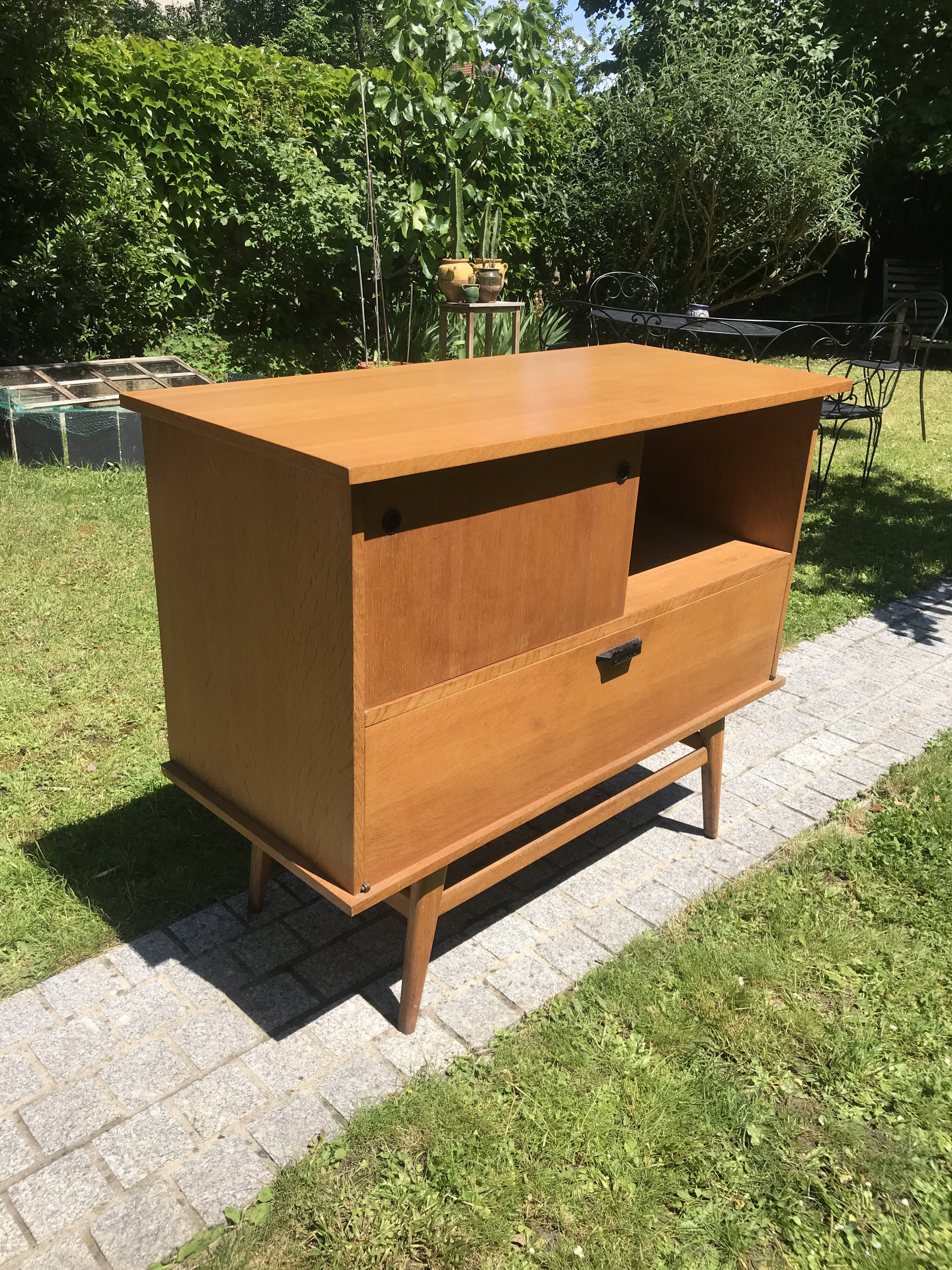 Small sideboard vintage HiFi 1950 feet compass