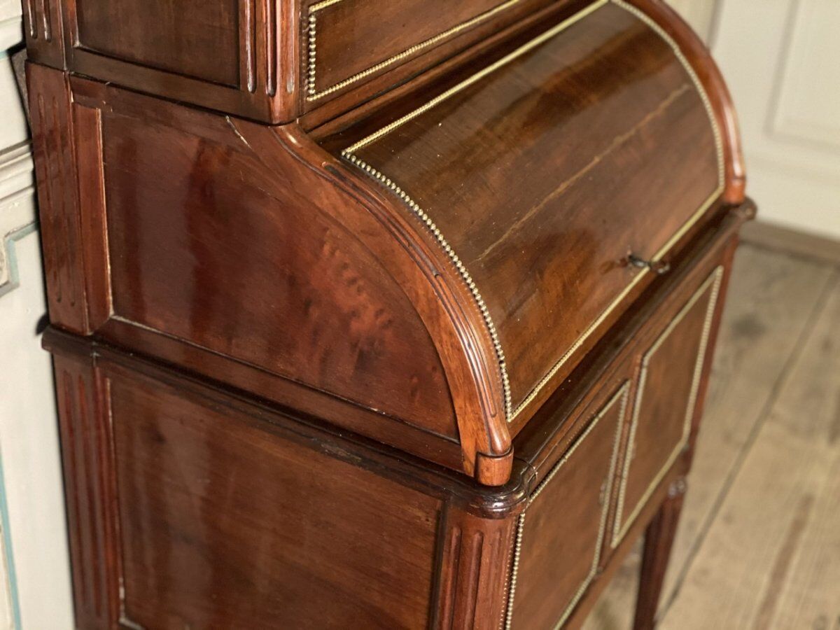 Cylinder desk in solid mahogany, late 18th century
