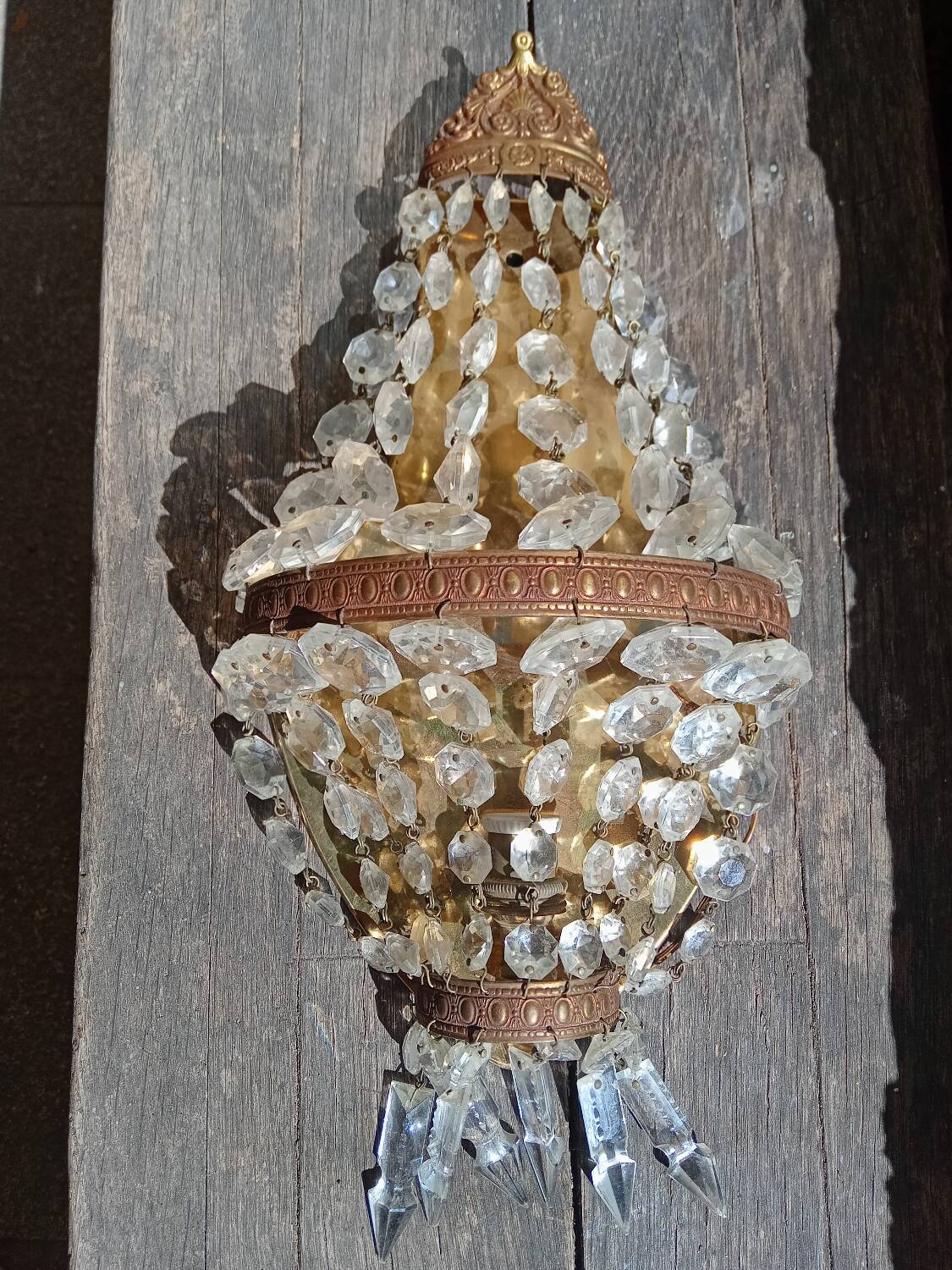 Balloon wall lamp with tassels