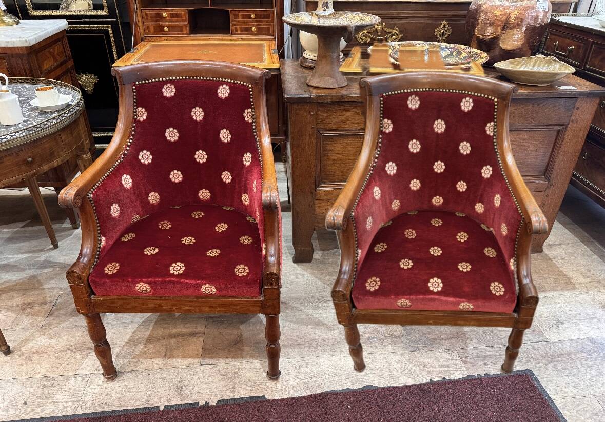 Pair of Gondola shepherdesses