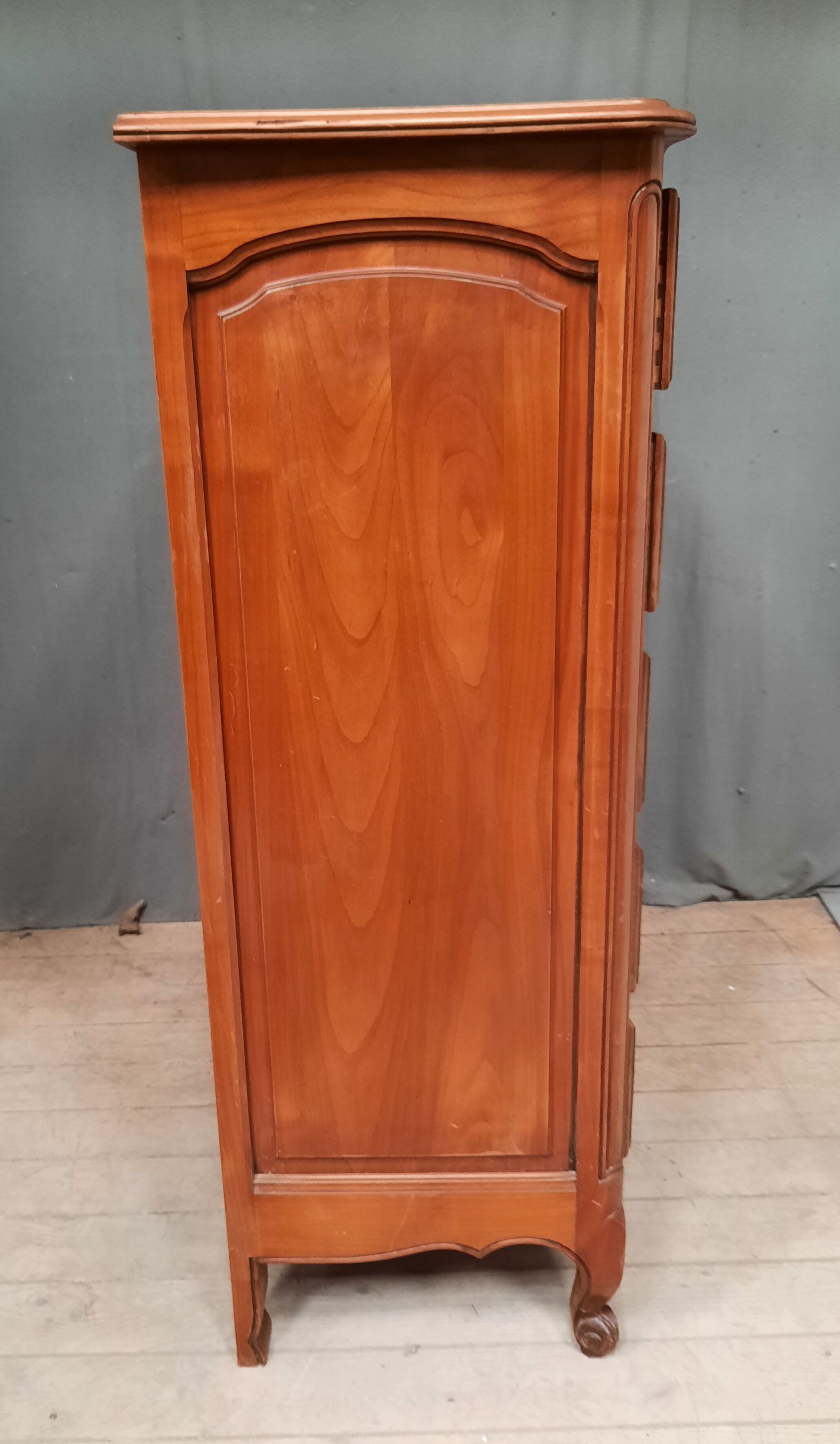 Meuble à 5 tirroirs en merisier