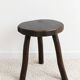 Tabouret tripode brutaliste en bois