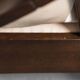 Fauteuil en tissu beige 70s vintage moderne