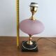 Lampe vintage en céramique laiton et boule en verre rose