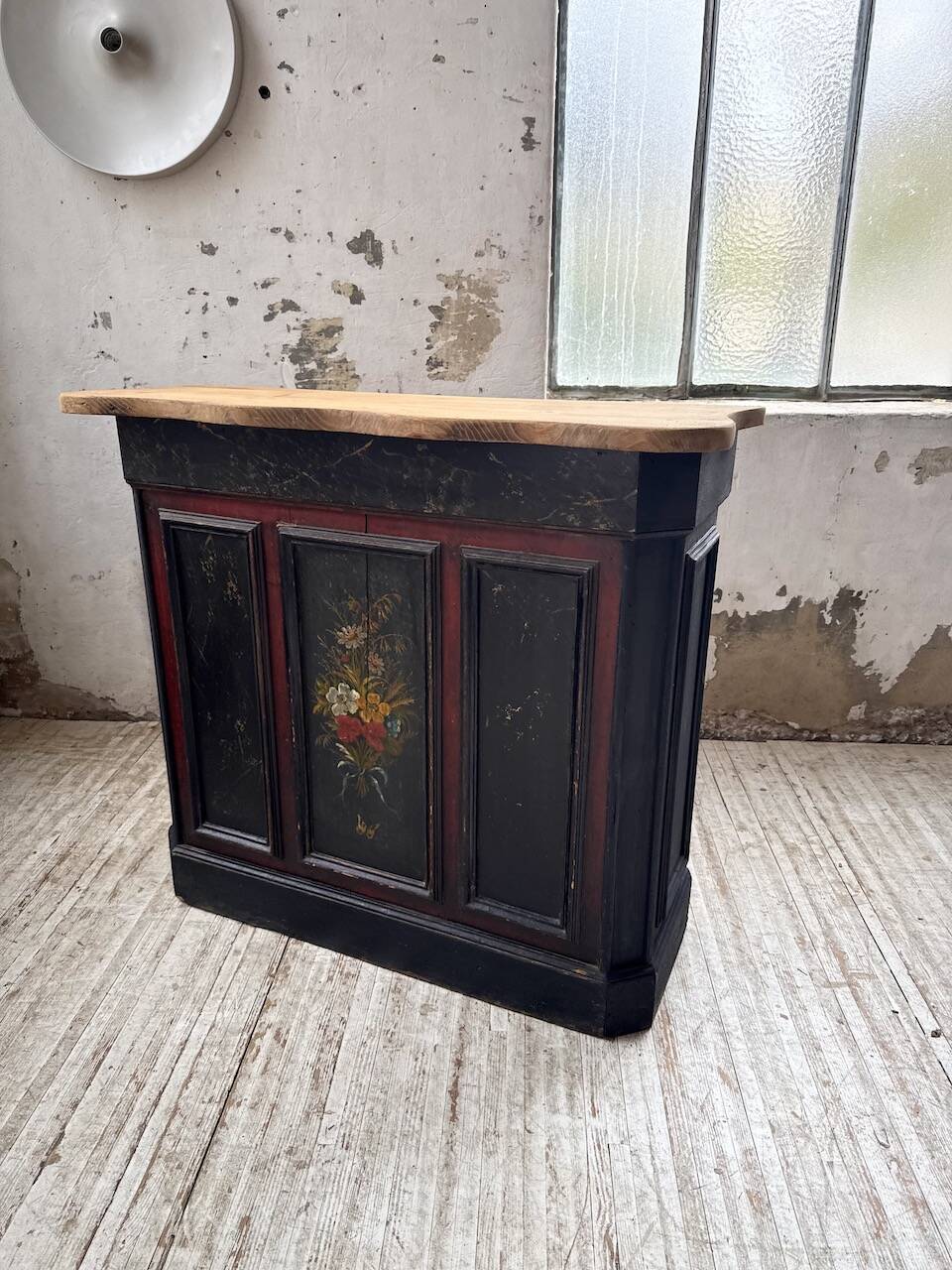 Floral 1920s trading counter