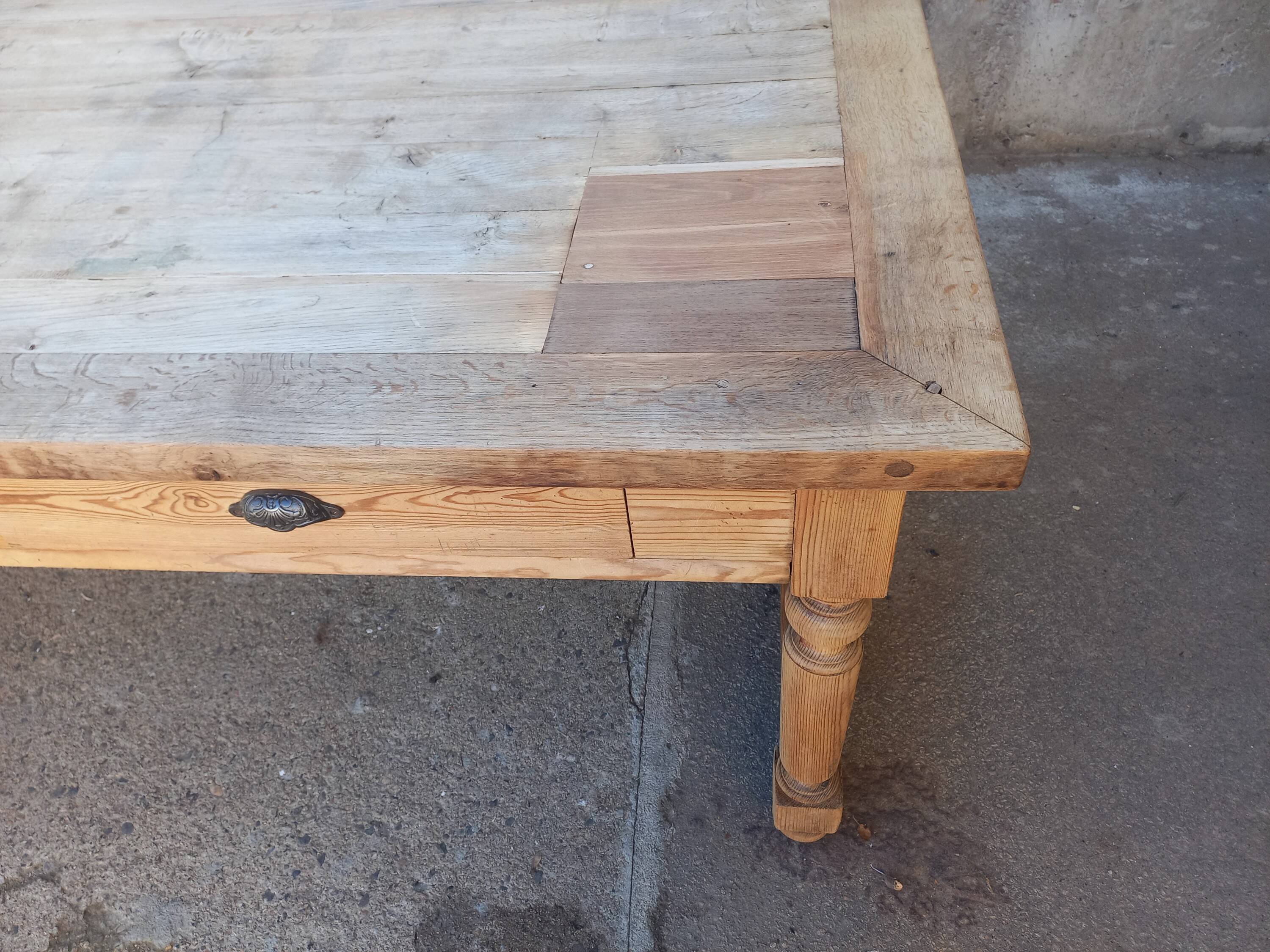 Grande table de communauté en chêne et sapin