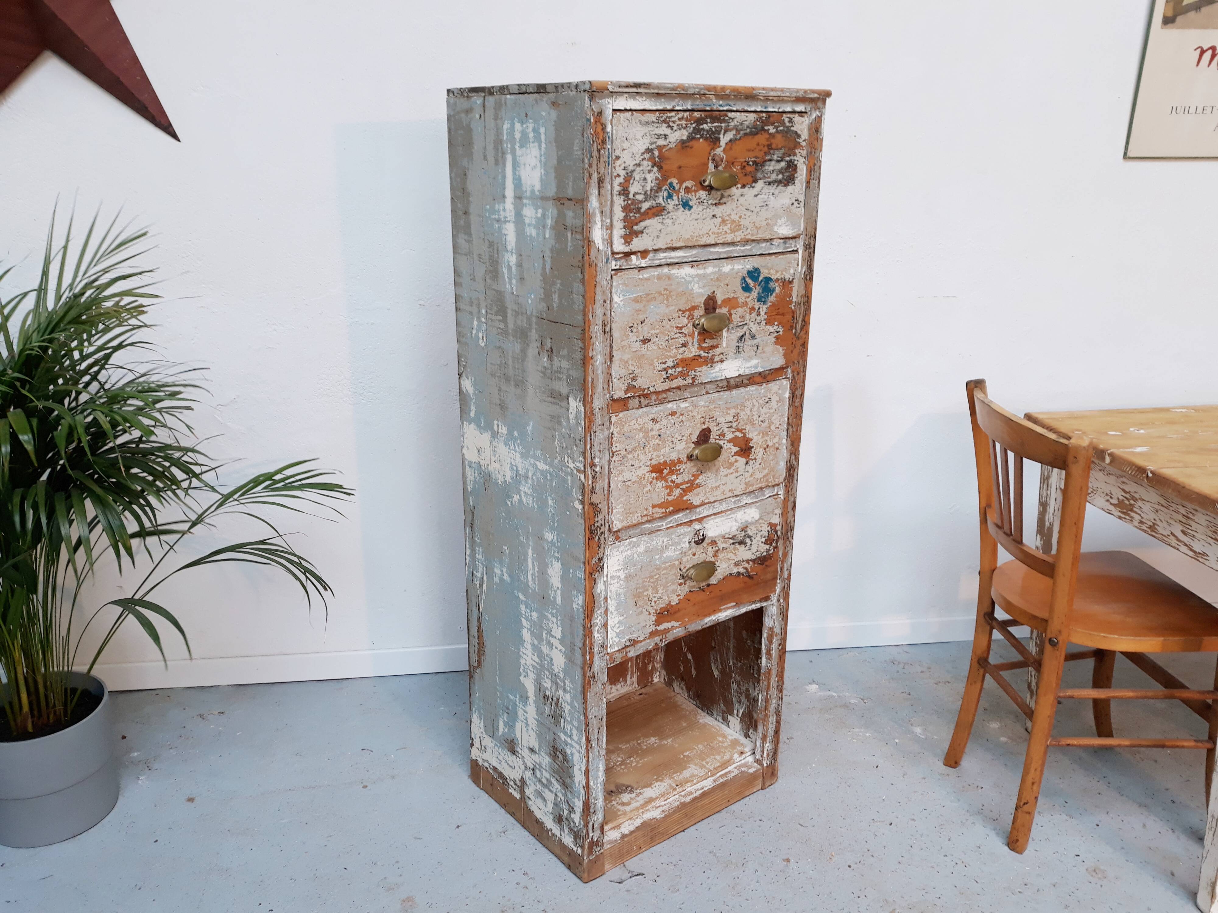 Furniture of trade with rag-to-ceiling drawers