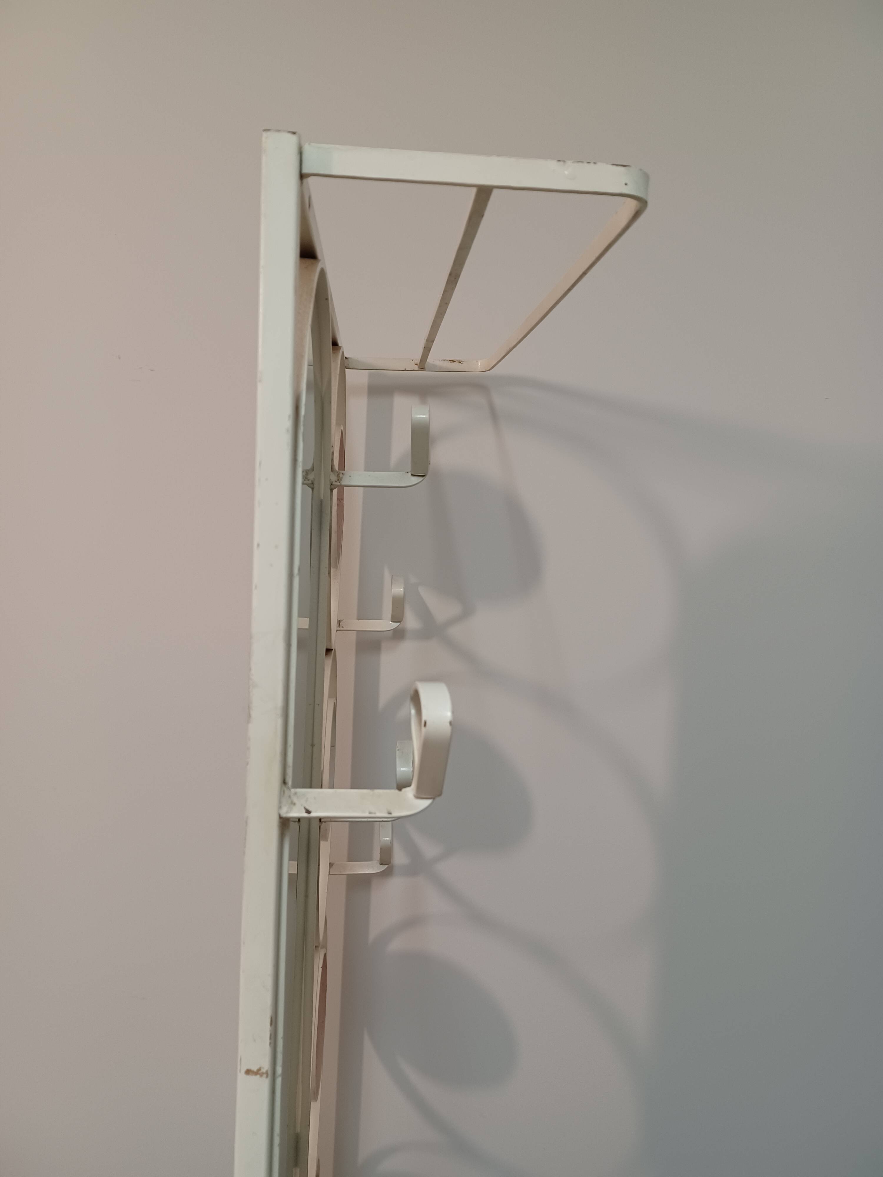 Wall-mounted locker room, 70'S