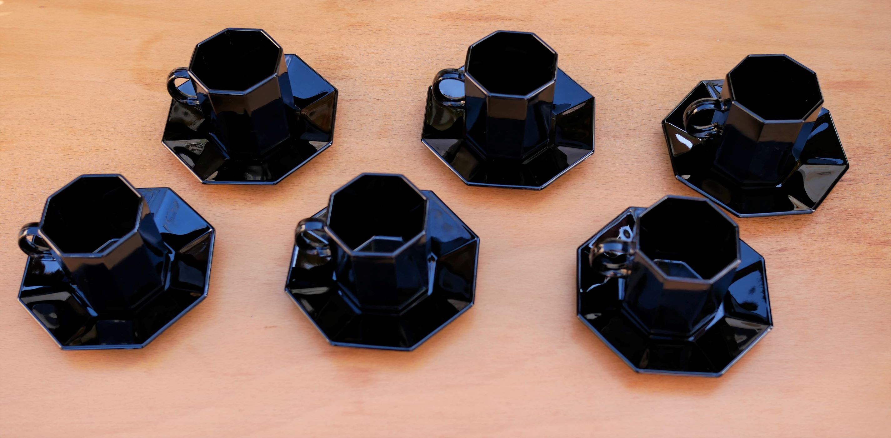 Set of 6 cups and under black vintage cups