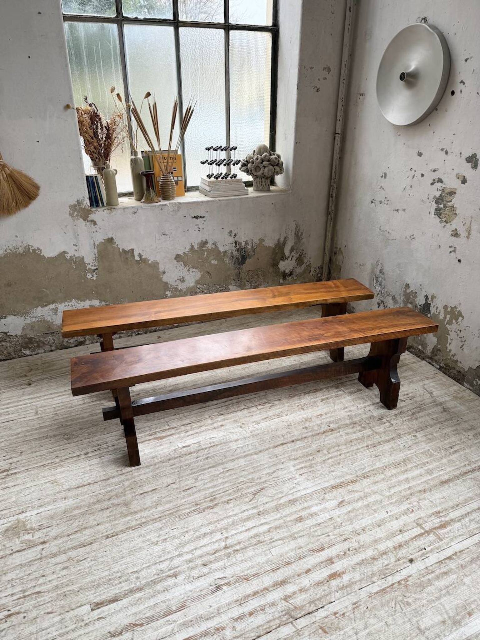 Paire de bancs noyer 1900