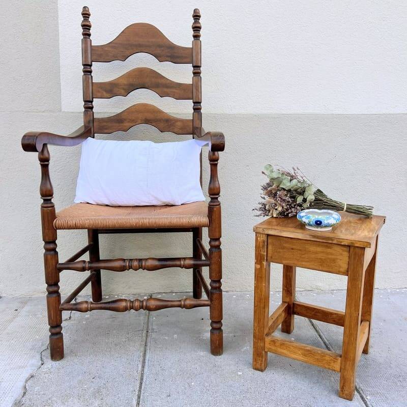 Oak mulched country armchair