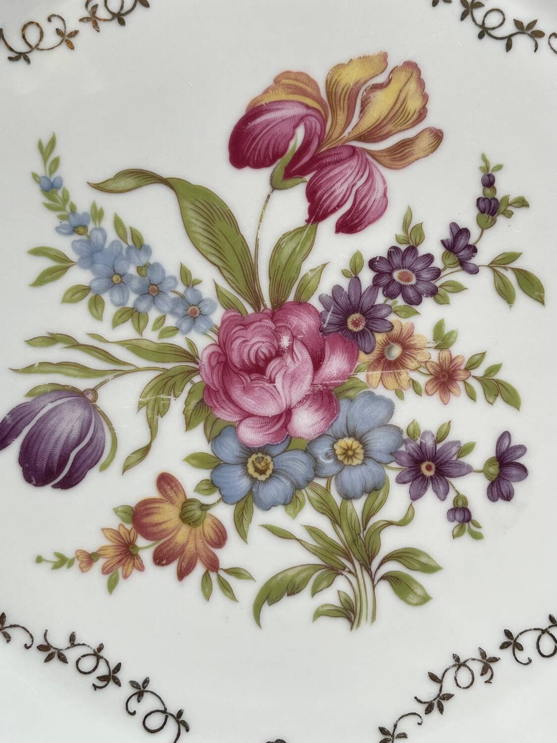 Serving dish in porcelain
