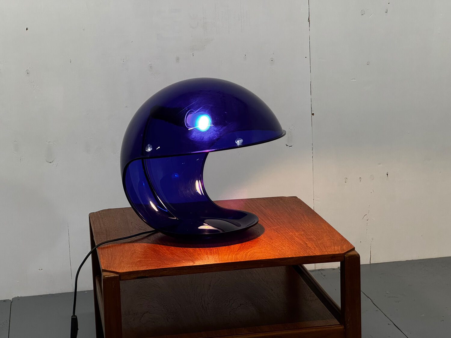 Modern Italian Space Age Blue Foglia 634 Martinelli Table Lamp, by Elio Martinelli for Martinelli Luce, 1969