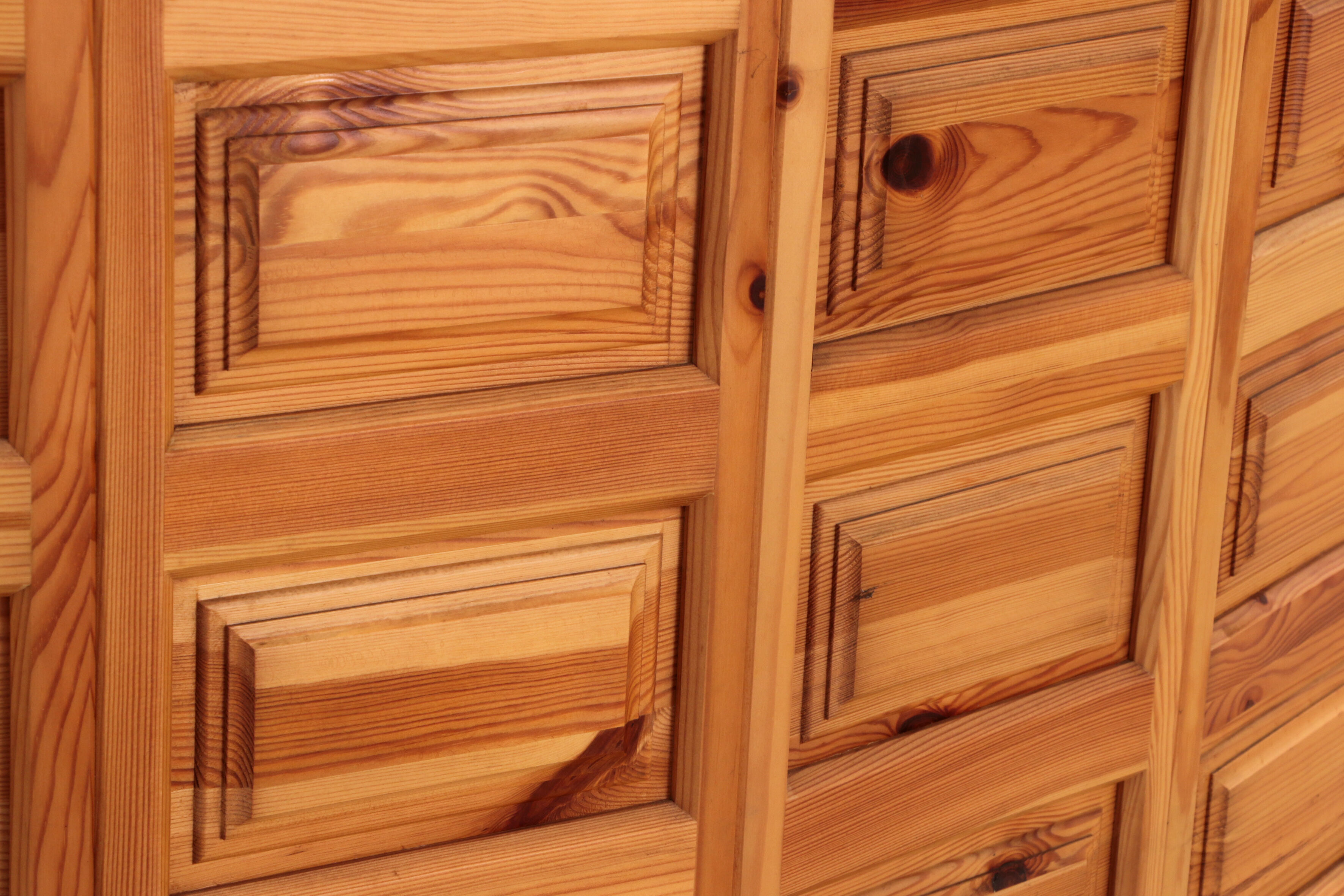 Brutalist mid-century wooden bar with 3 bar chairs, 1970s