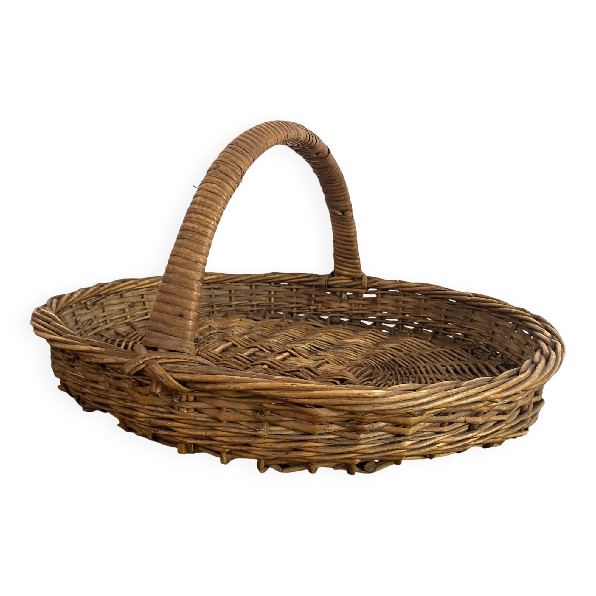 Flat-bottomed woven wicker basket
