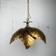 Suspension feuille de palmier en métal doré du milieu du siècle