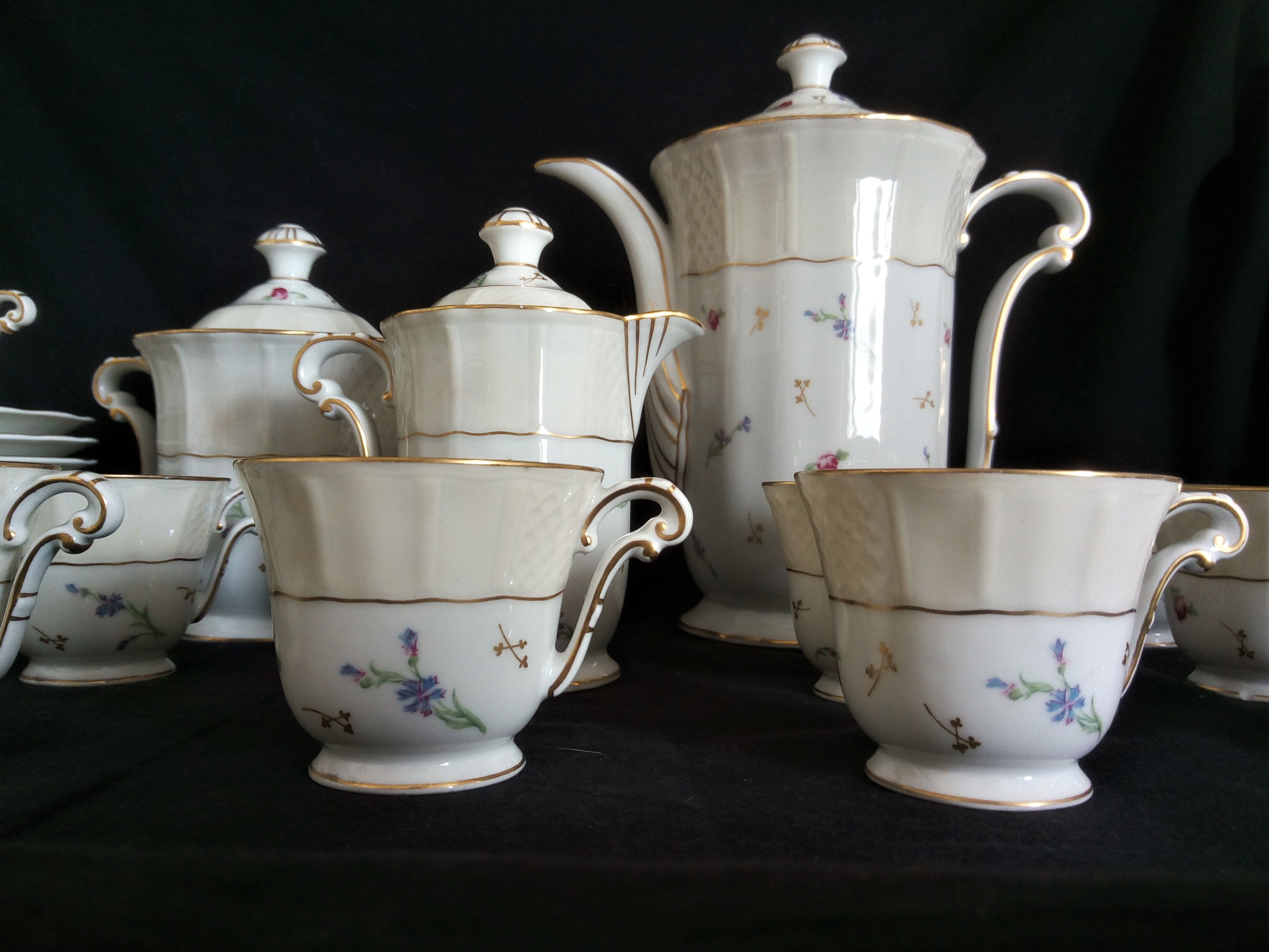 L. Bernardaud & Cie. - Limoges porcelain coffee set, Pompadour model, 1900s - 1927s