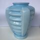 Vase Art Deco bleu pastel de style Skyscraper