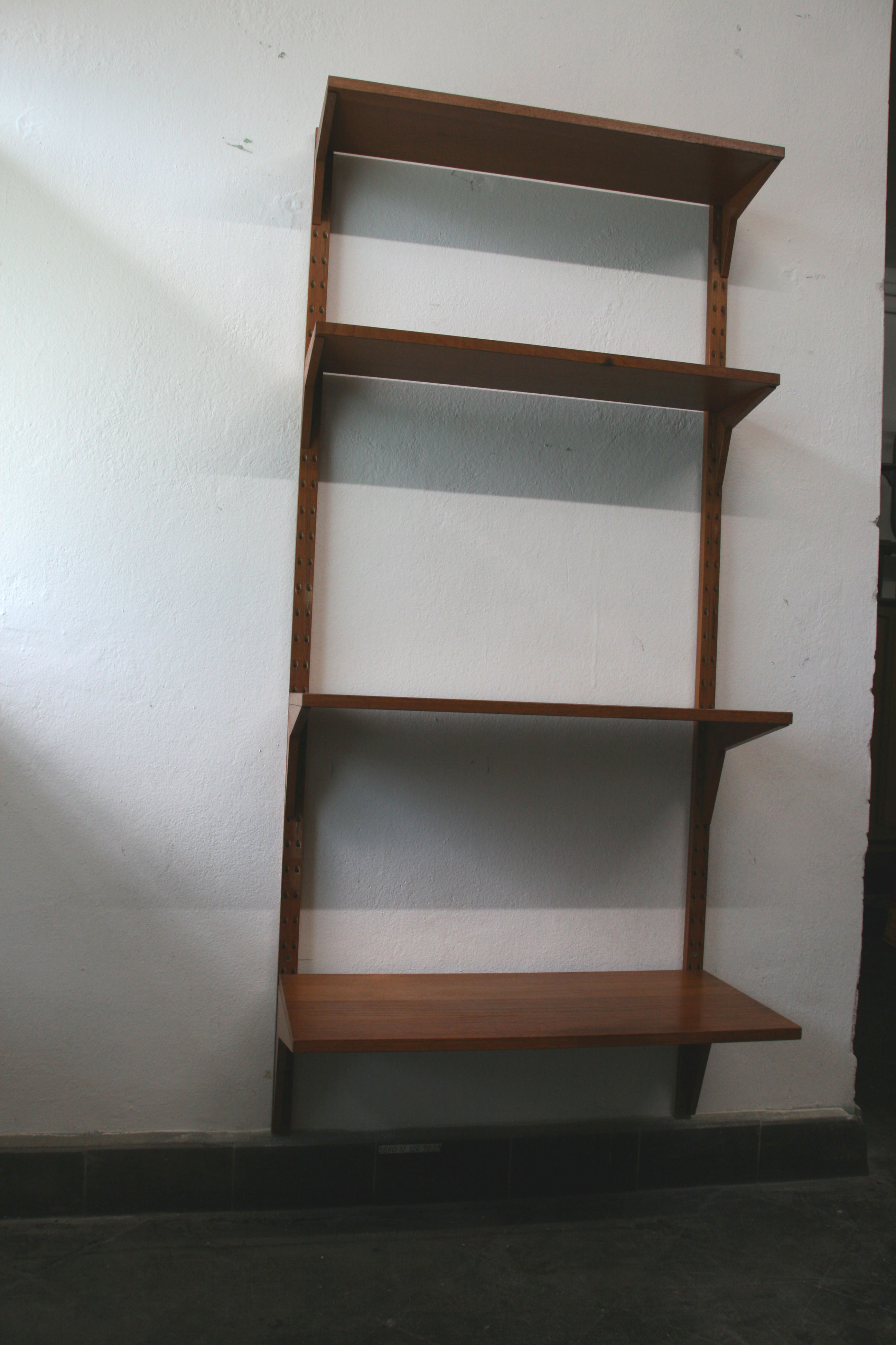 Vintage shelving By Poul Cadovius