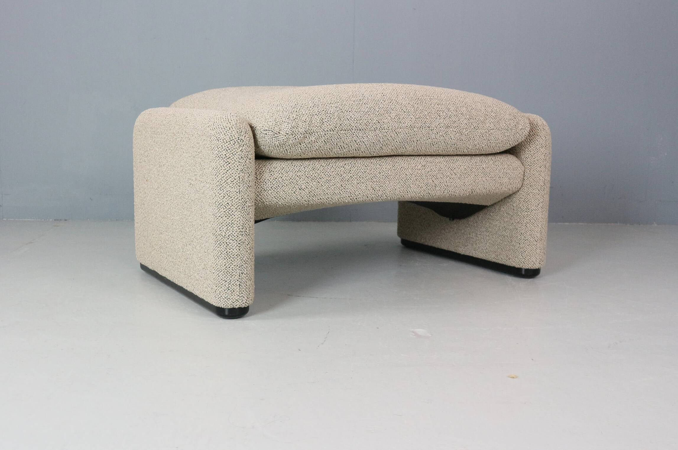 Vico Magistretti "Maralunga" footstool re-upholstered For Cassina