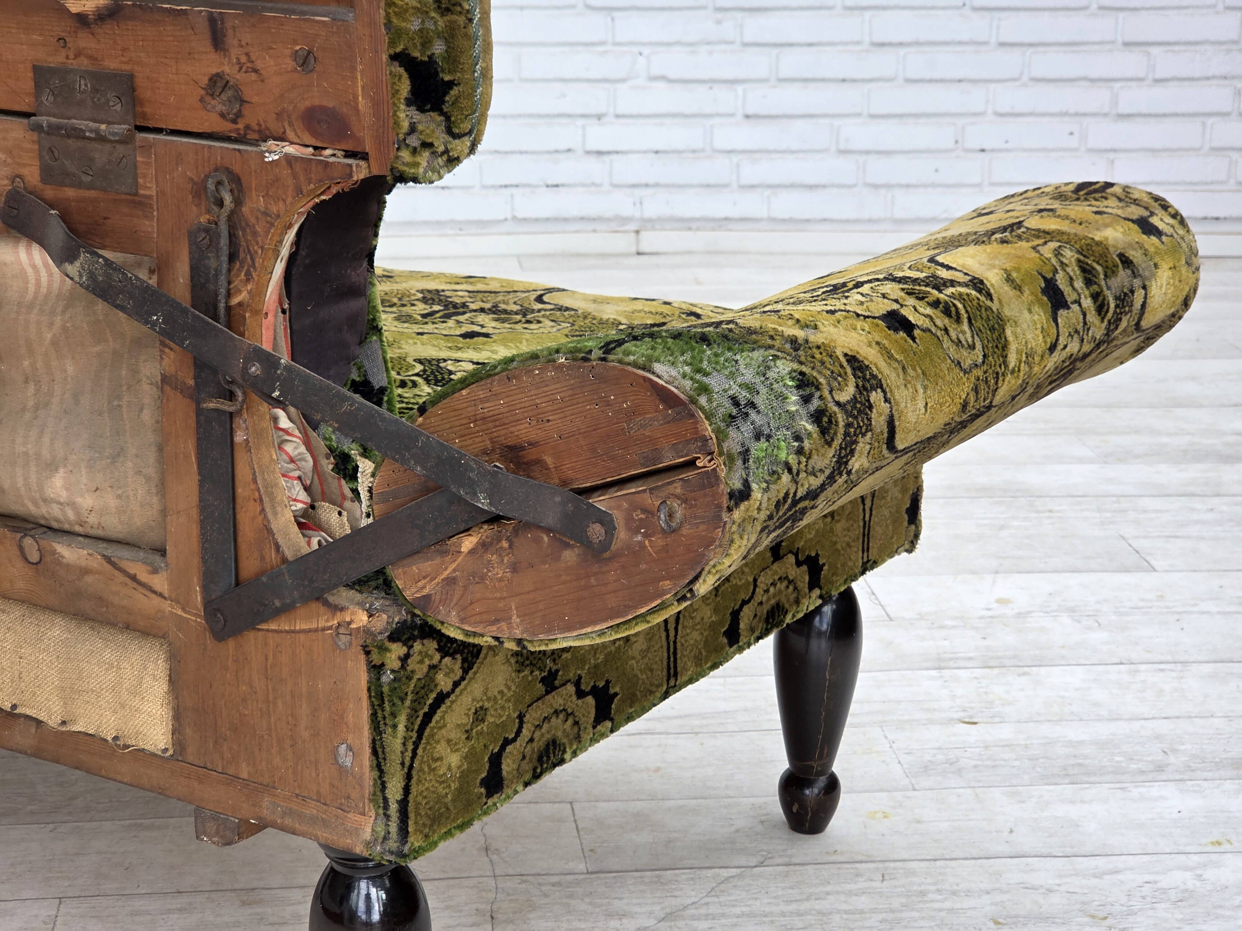 1930s, Danish 2-seater drop arm daybed/sofa, green furniture velour.