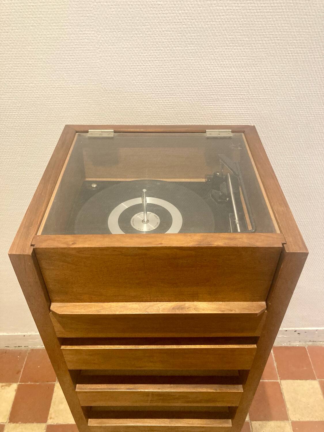 Cabinet/column for turntable and vinyl