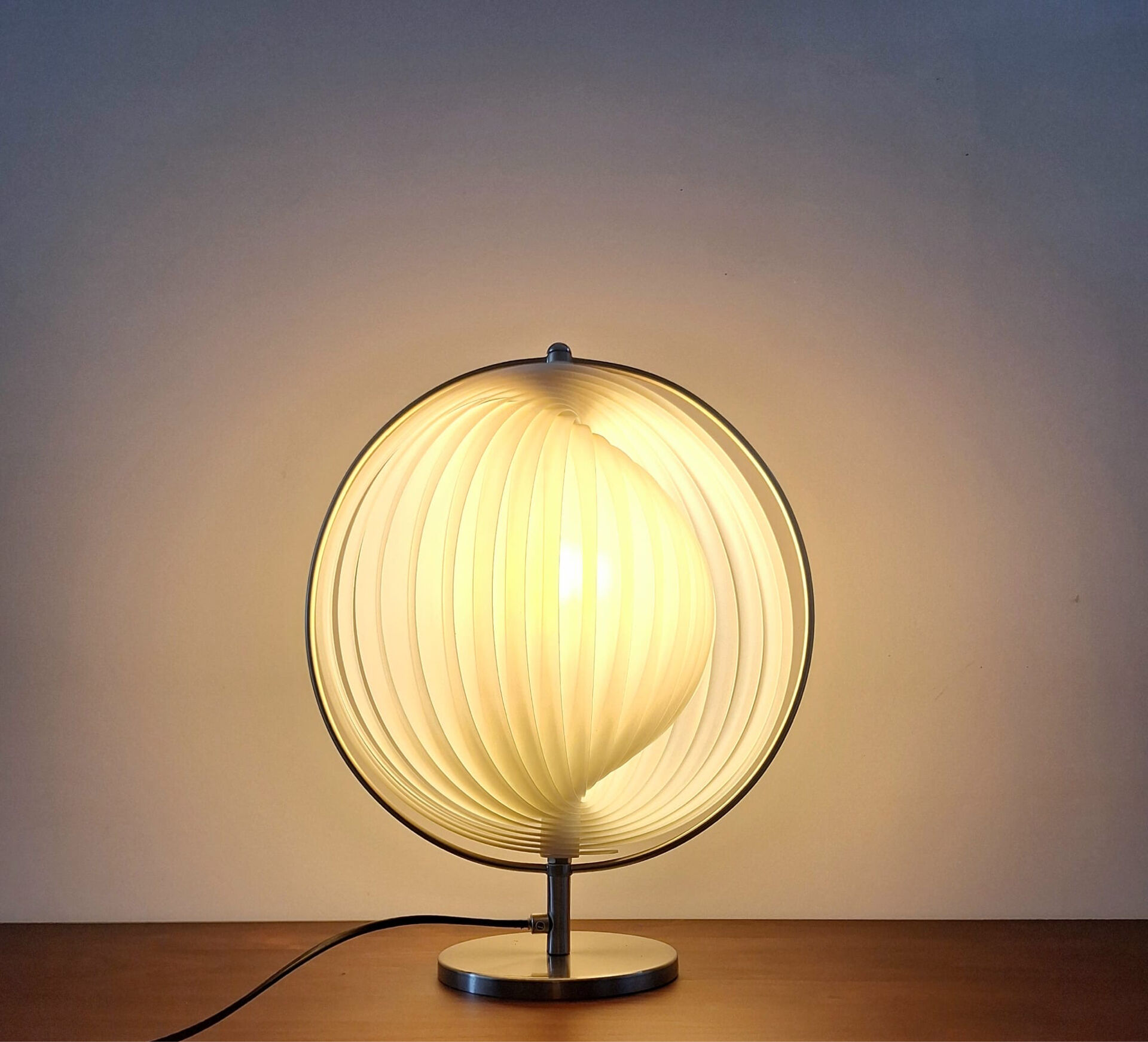 KARE Design edition, lamp model Moon, vintage light fixture.
